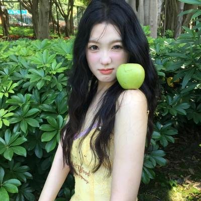 戴脚镣的女孩